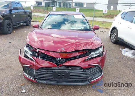 2022 Toyota Camry Le z USA, uszkodzony, nr VIN 4T1C11AK5NU694504